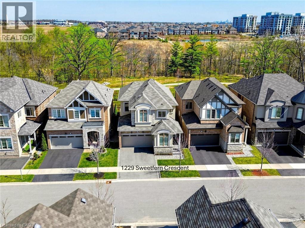 1229 SWEETFERN Crescent, Milton
