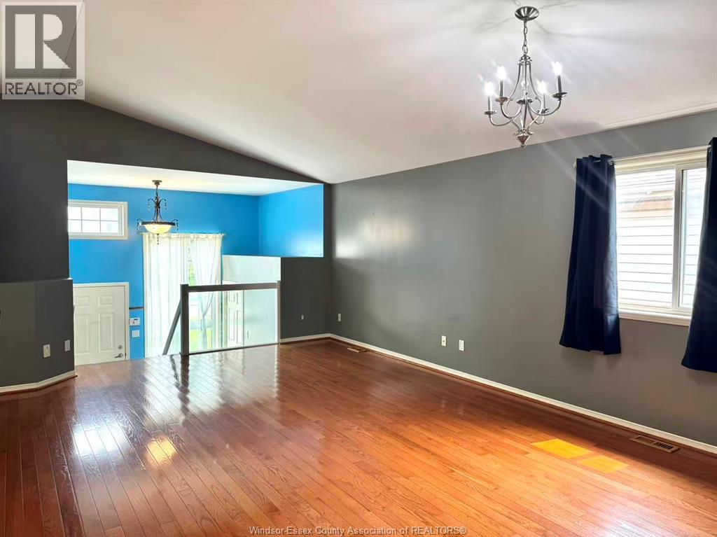 1011 Silverdale Drive, Windsor, Ontario  N9G 2R8 - Photo 3 - 26017327