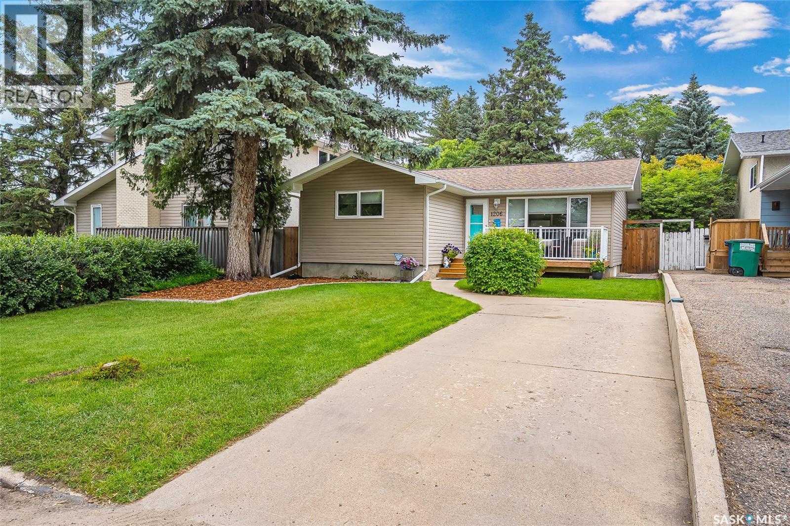 1206 Elevator Road, Saskatoon, Saskatchewan  S7J 2R8 - Photo 2 - SK042745