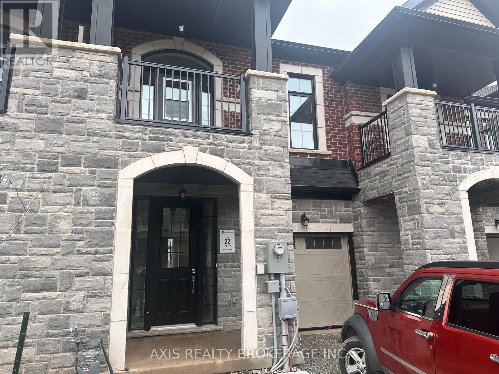 7456 BAYCREST COMMON