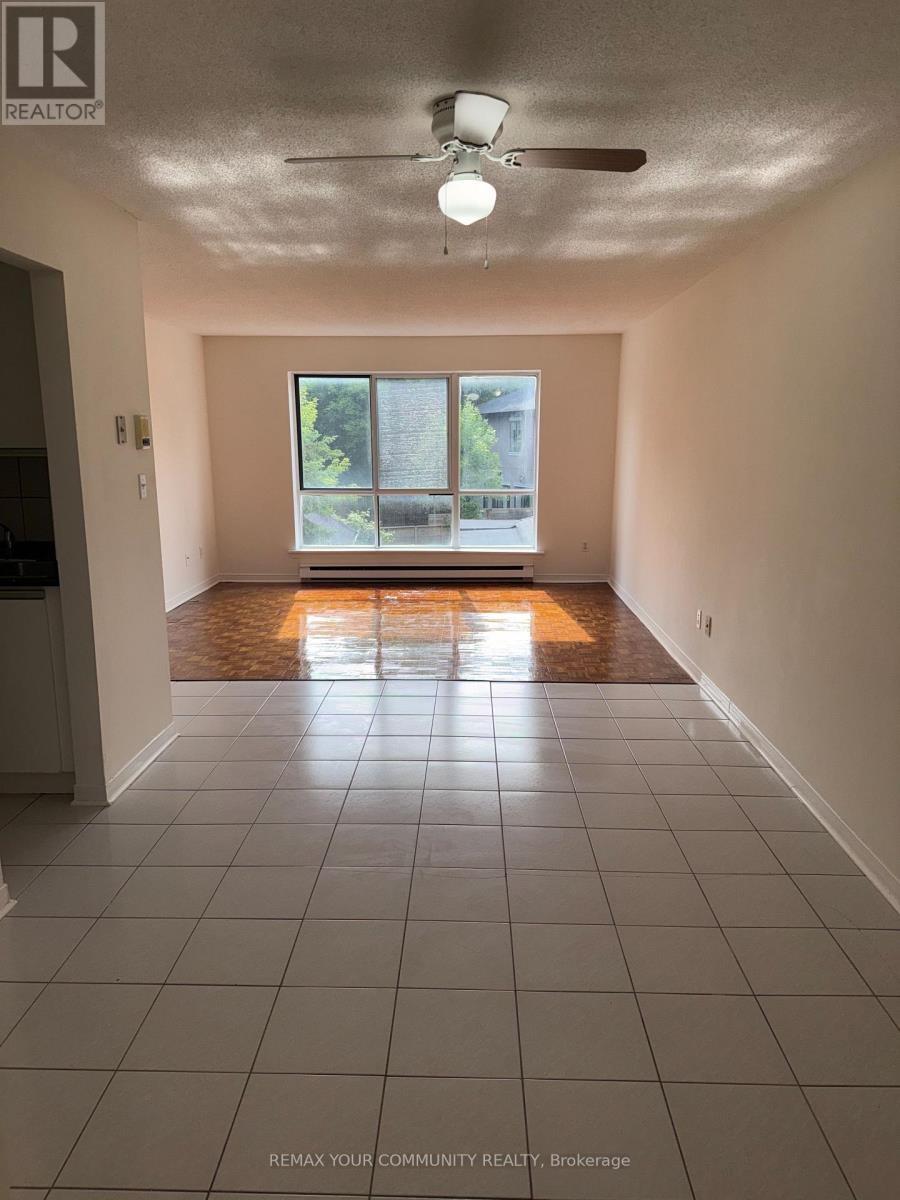 203 - 72 Lake Avenue, Richmond Hill, Ontario  L4E 2V4 - Photo 2 - N13512254