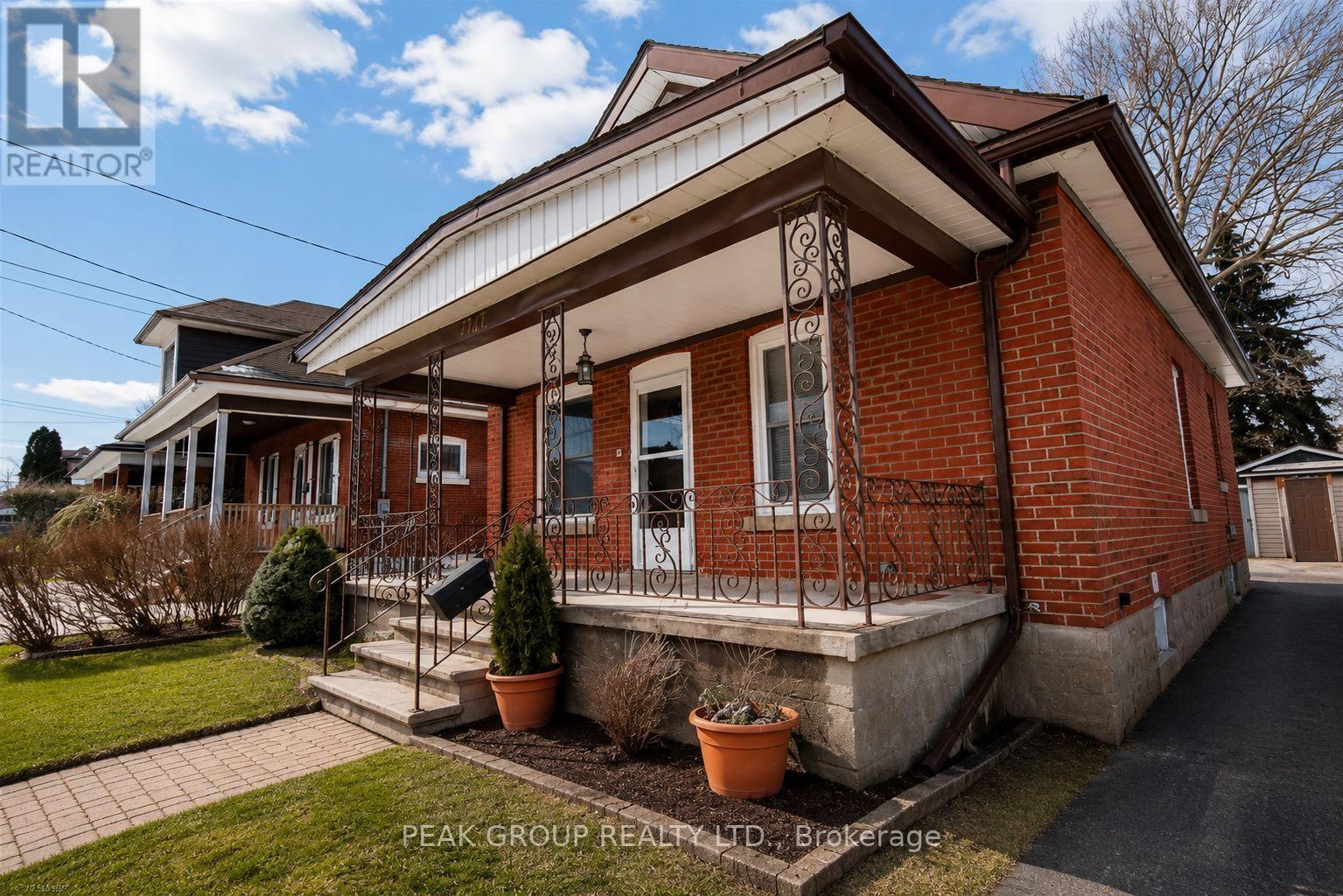 4747 Fourth Avenue, Niagara Falls, Ontario L2E 4N9 - Photo 2 - X13578940