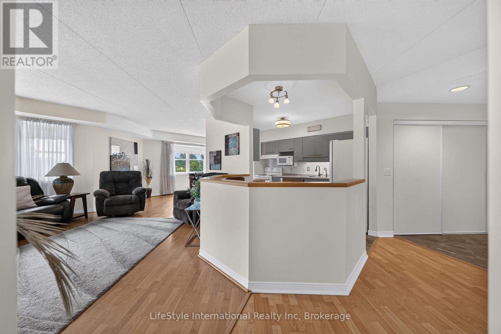 210 - 208 Silvercreek Parkway N, Guelph, Ontario  N1H 8H2 - Photo 5 - X13579018