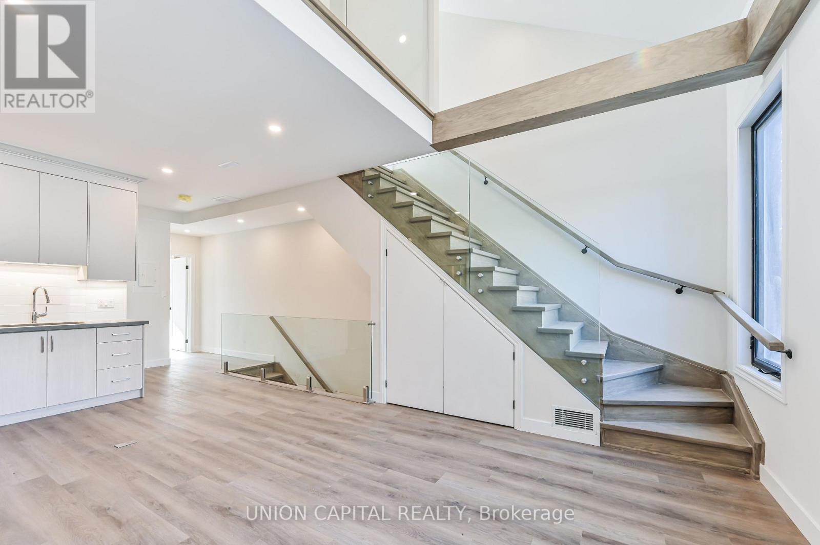 2 - 180 BROADVIEW AVENUE