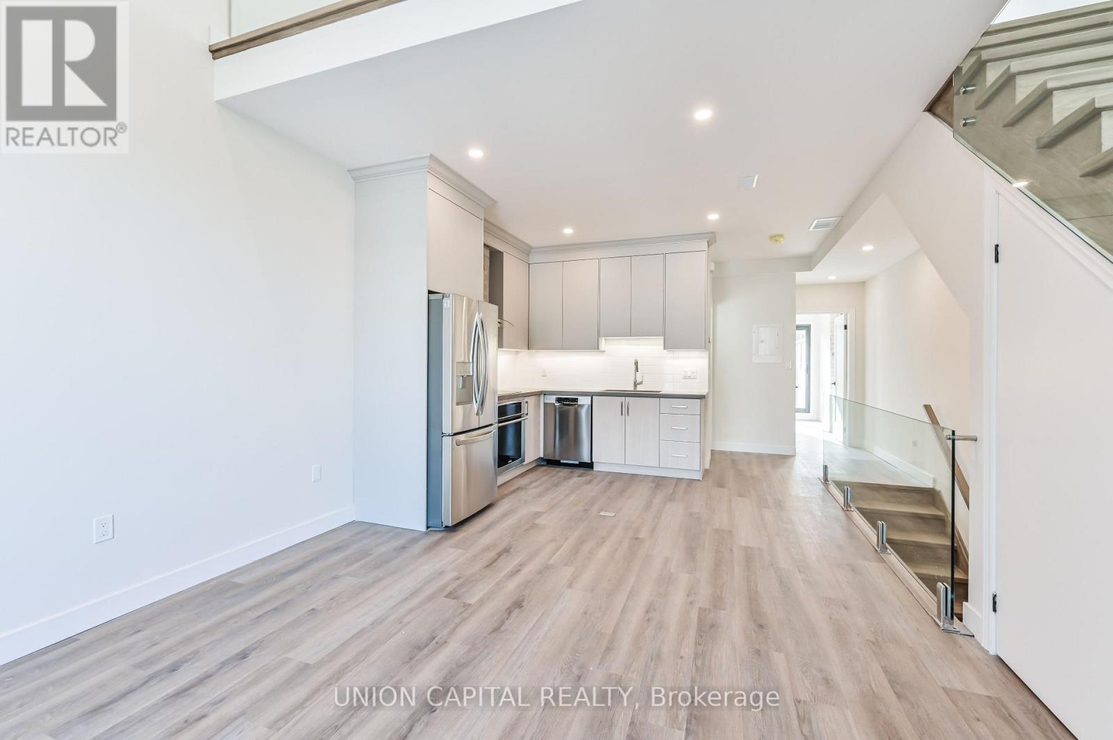 2 - 180 Broadview Avenue, Toronto, Ontario  M4M 2G5 - Photo 2 - E13578970
