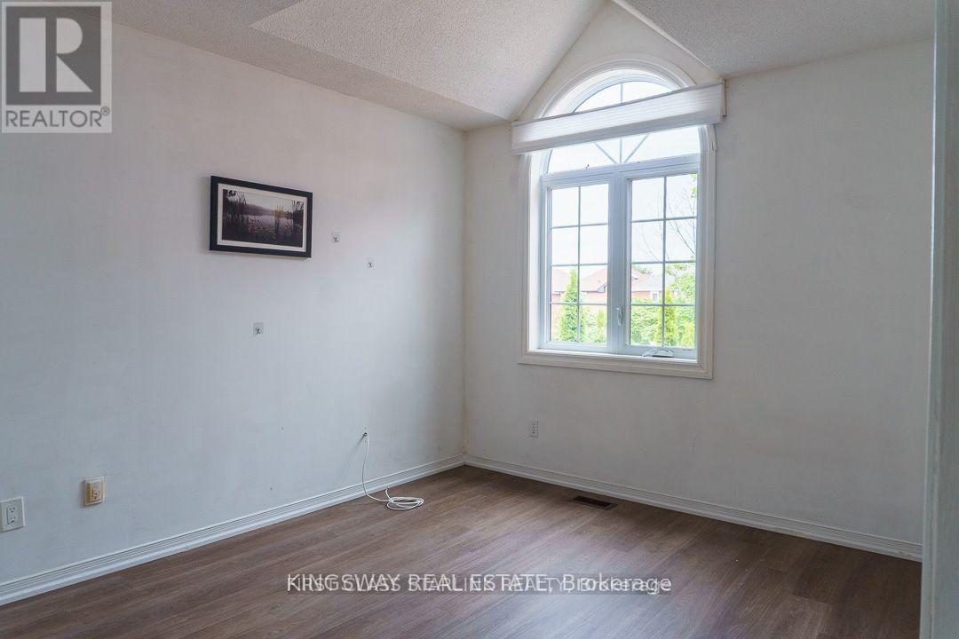 1048 CHARMINSTER CRESCENT - Photo 10