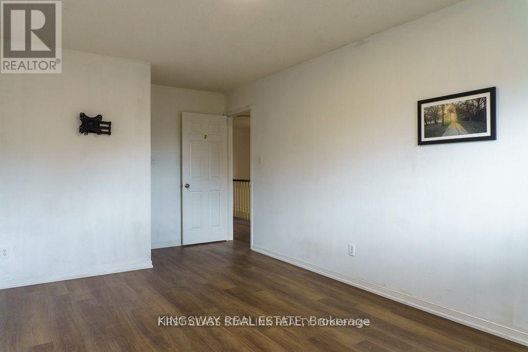 1048 CHARMINSTER CRESCENT - Photo 12