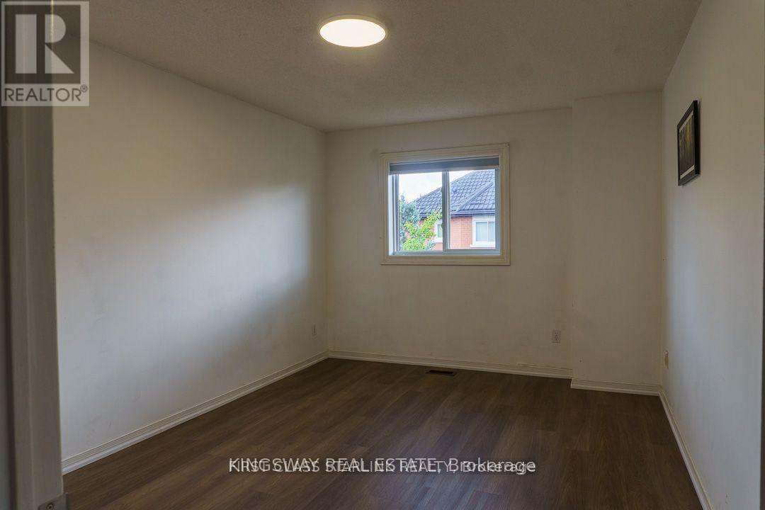 1048 CHARMINSTER CRESCENT - Photo 13