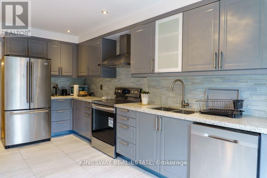 1048 CHARMINSTER CRESCENT - Photo 2