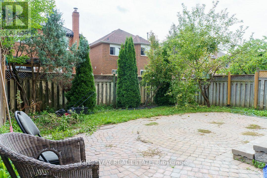 1048 CHARMINSTER CRESCENT - Photo 24