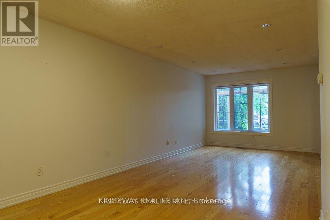 1048 CHARMINSTER CRESCENT - Photo 7