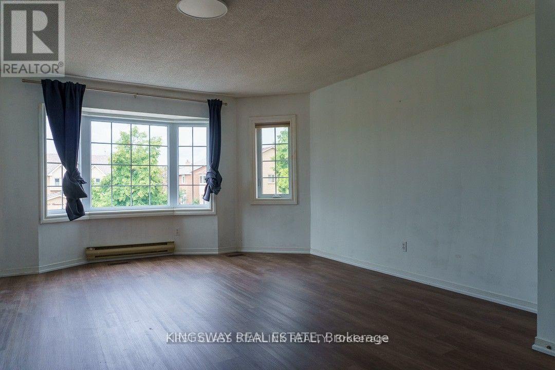 1048 CHARMINSTER CRESCENT - Photo 9