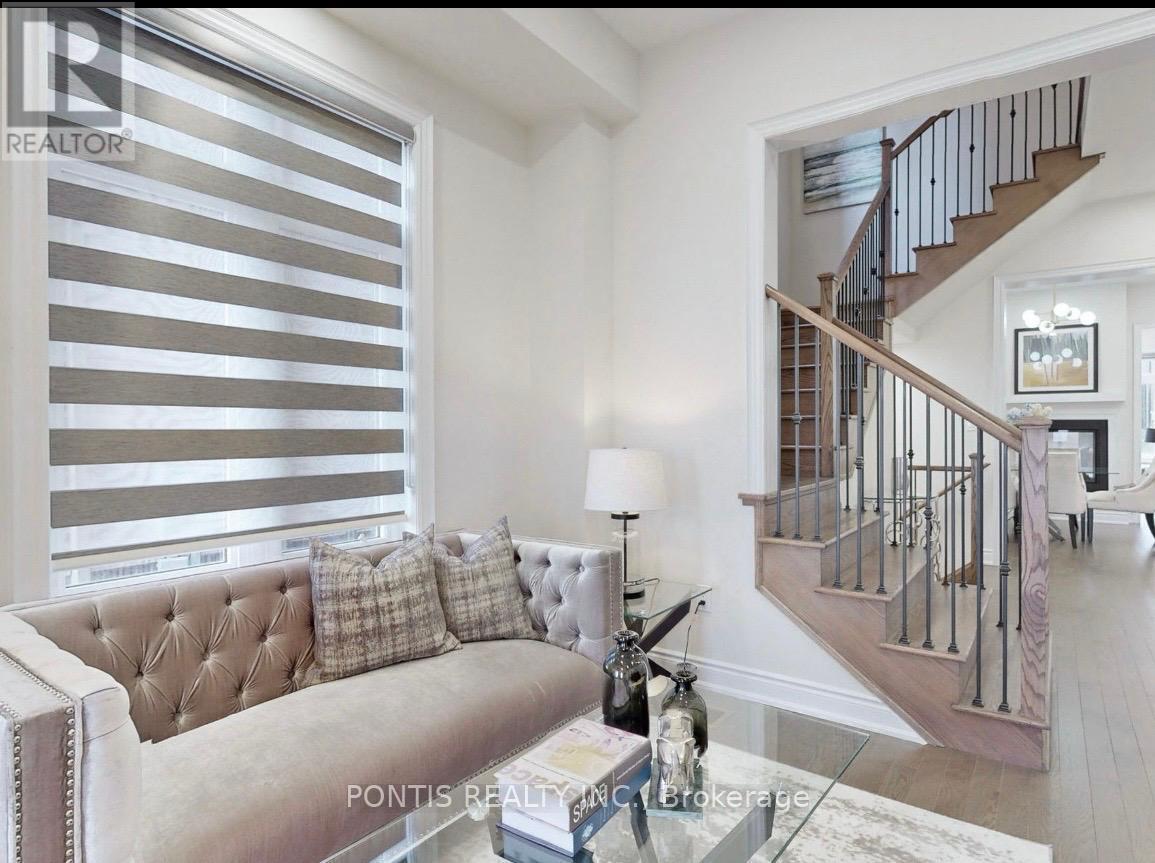 1324 Queens Plate Road, Oakville, Ontario  L6M 4G3 - Photo 2 - W13578978