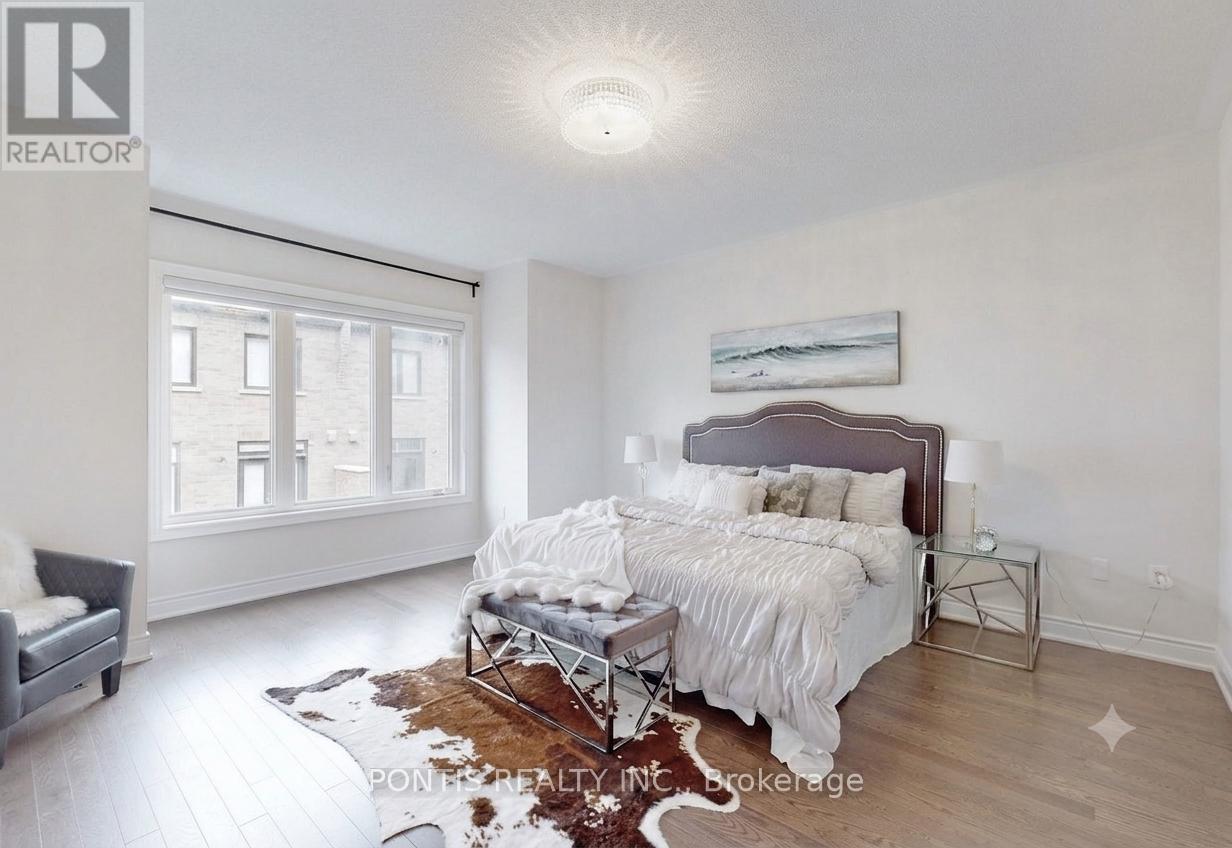 1324 Queens Plate Road, Oakville, Ontario  L6M 4G3 - Photo 8 - W13578978
