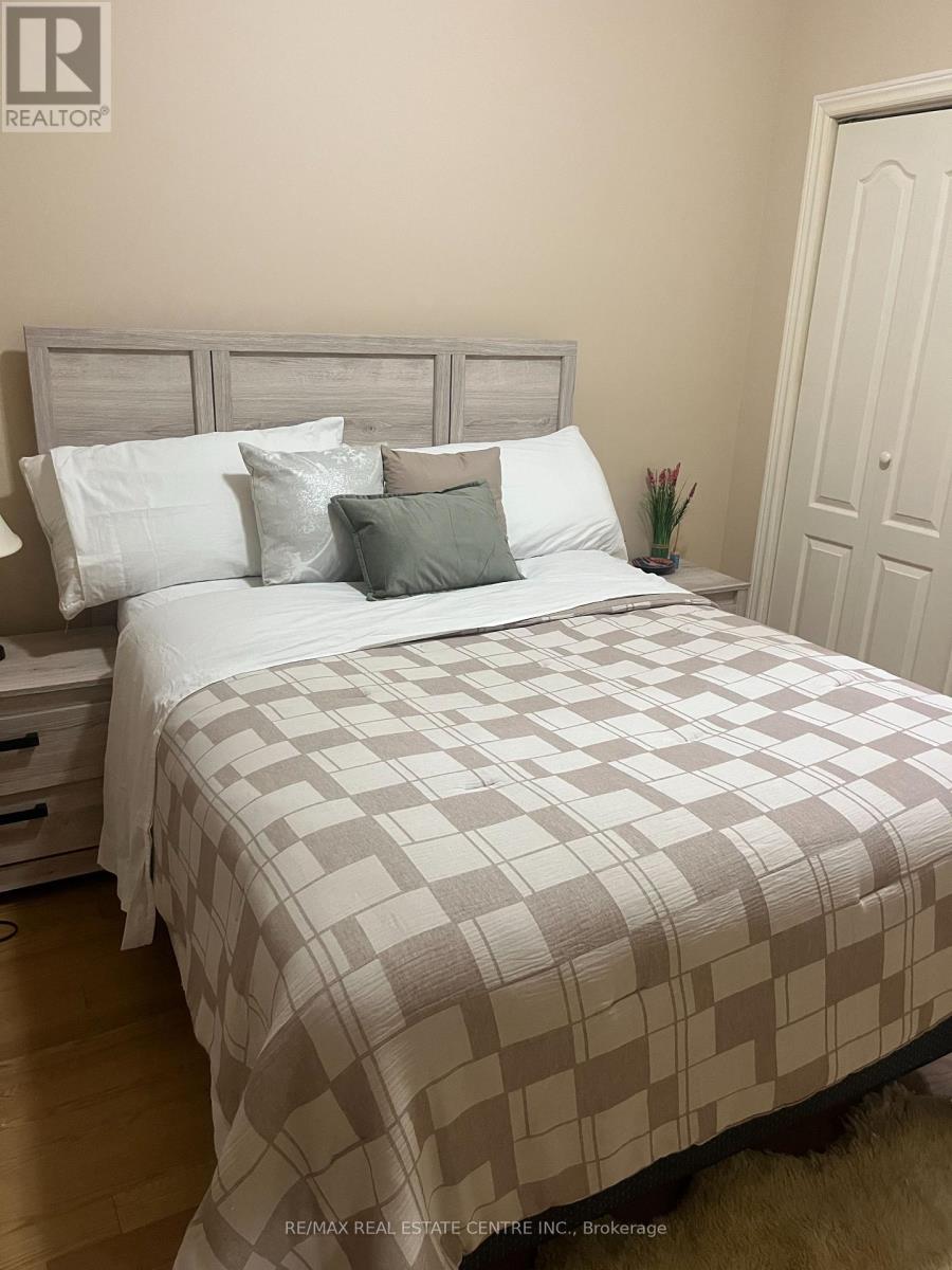 6 Ray Avenue, Toronto, Ontario  M6M 2A8 - Photo 15 - W13579050