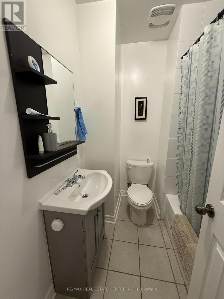 6 Ray Avenue, Toronto, Ontario  M6M 2A8 - Photo 5 - W13579050