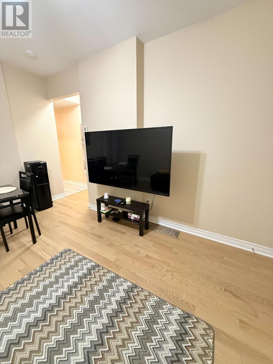6 Ray Avenue, Toronto, Ontario  M6M 2A8 - Photo 8 - W13579050