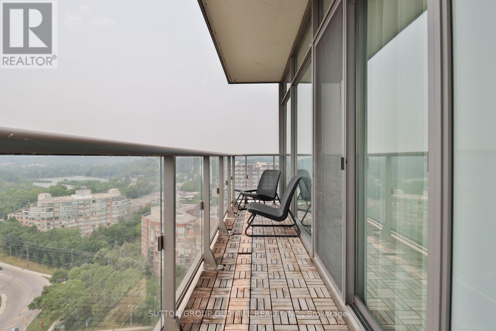 2110 - 105 THE QUEENSWAY