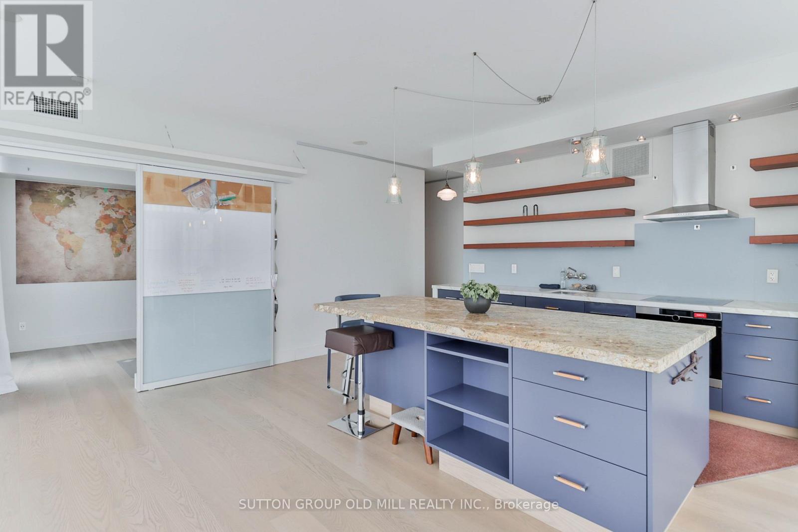 2110 - 105 The Queensway, Toronto, Ontario  M6S 5B5 - Photo 3 - W13579092