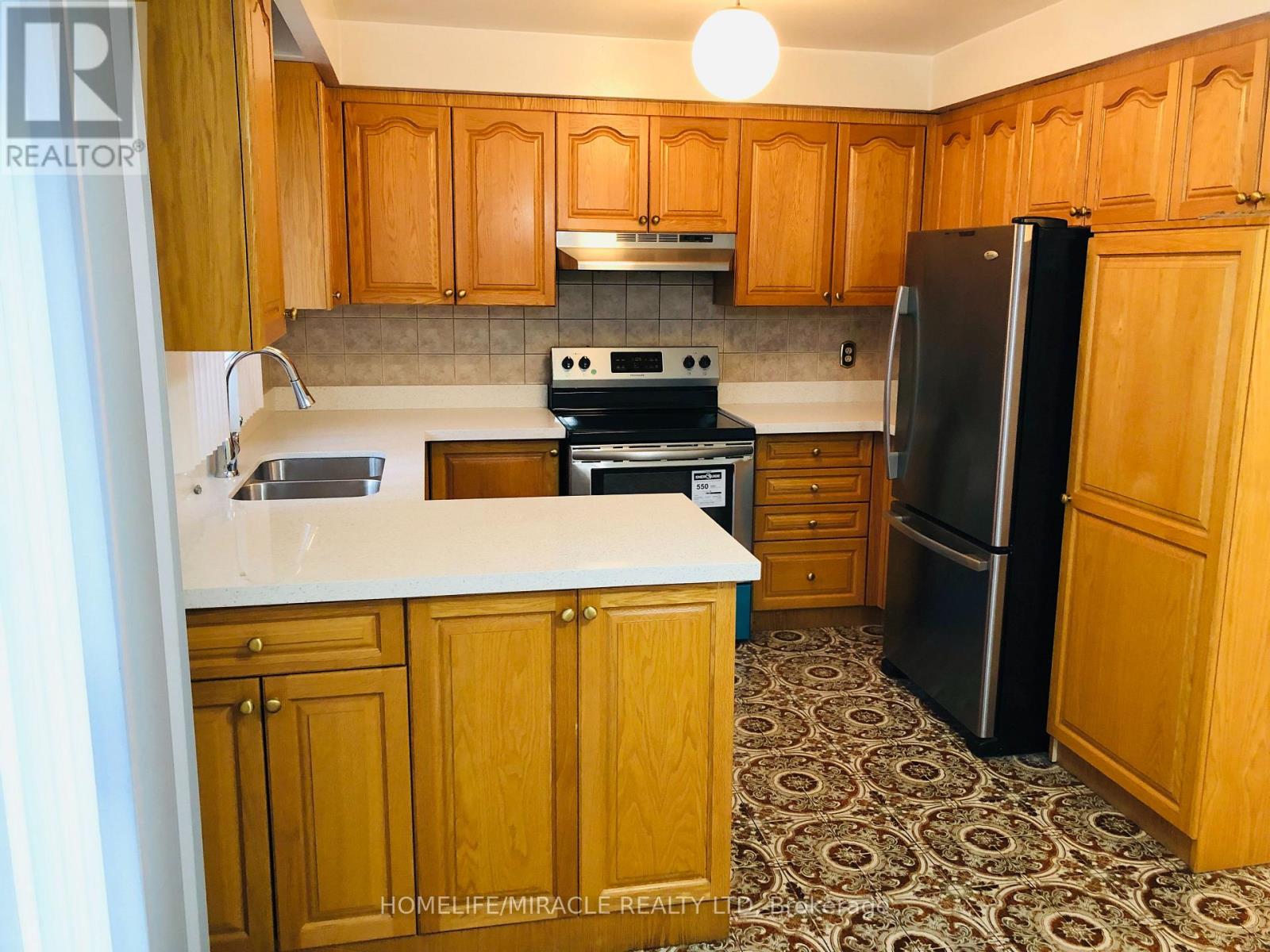2114 Islington Avenue, Toronto, Ontario  M9P 3N9 - Photo 4 - W13579102