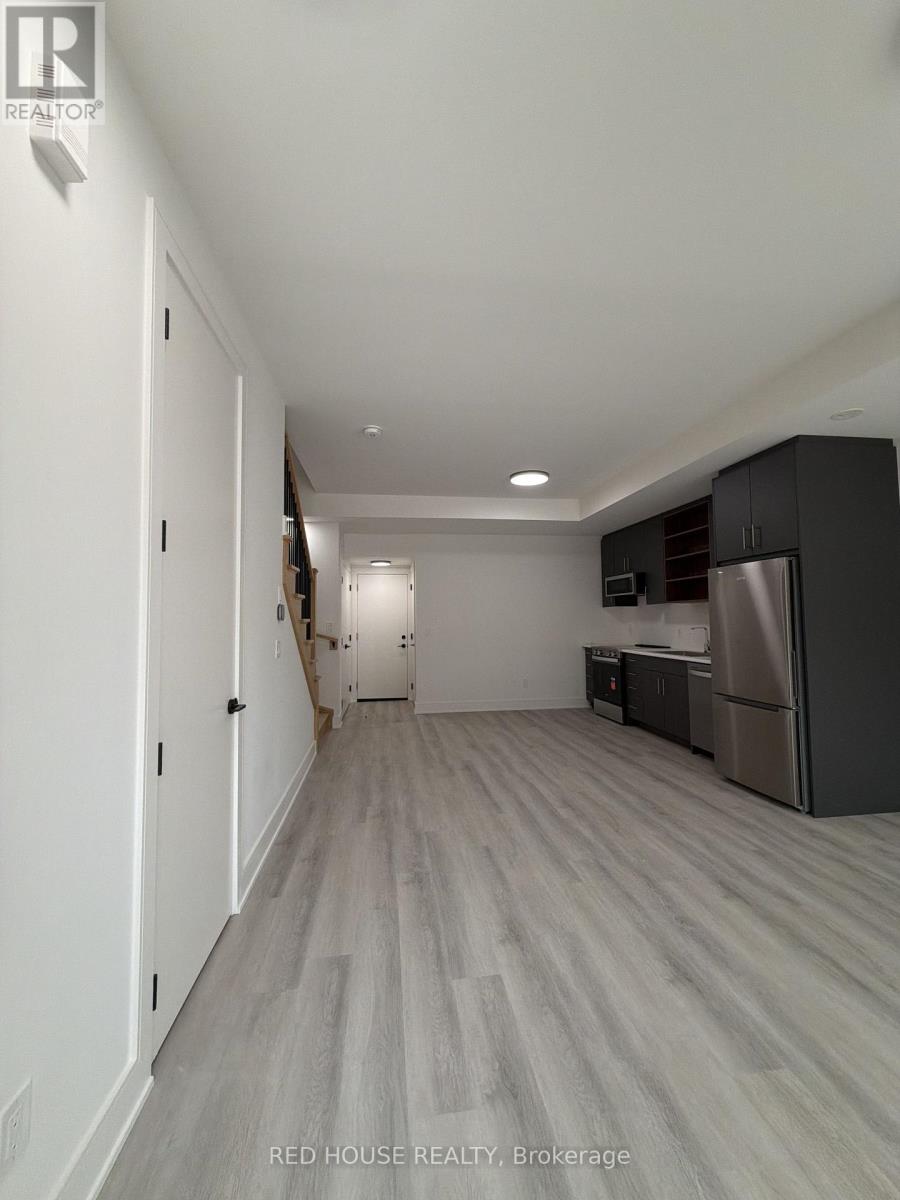 163 Everett Common, St. Catharines, Ontario L2P 0G7 - Photo 2 - X13579116