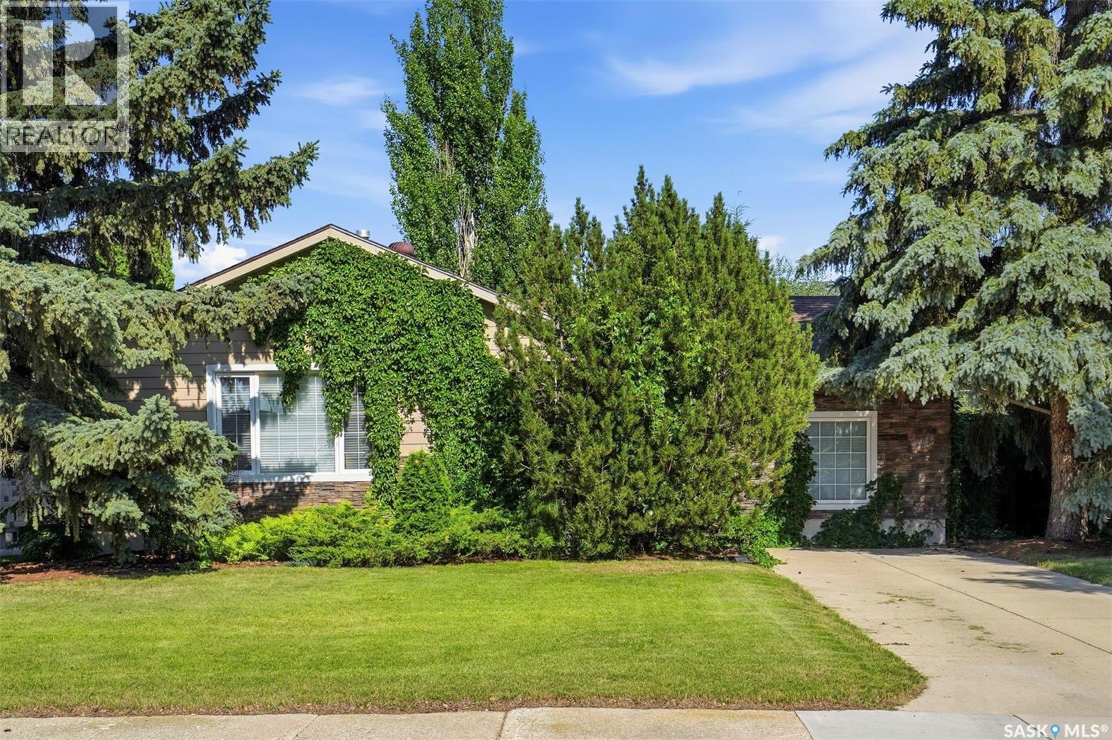 1921 Sommerfeld Avenue, Saskatoon, Saskatchewan  S7J 2E2 - Photo 4 - SK042653