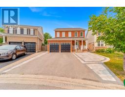 1300 RAVENCLIFFE COURT, Oshawa, Ontario