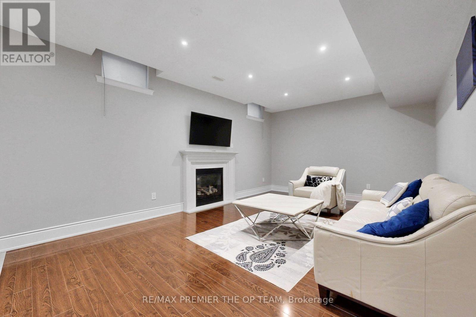 Upper - 60 Chesney Crescent, Vaughan, Ontario L4H 4A5 - Photo 31 - N13579208