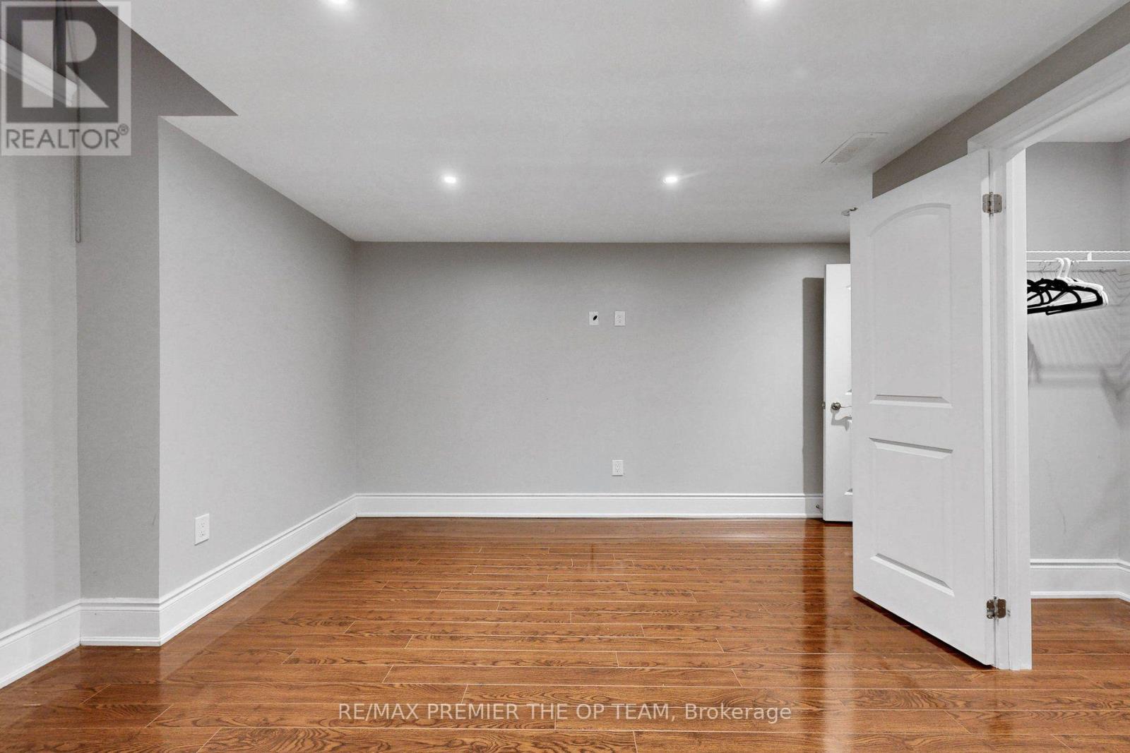 Upper - 60 Chesney Crescent, Vaughan, Ontario L4H 4A5 - Photo 39 - N13579208