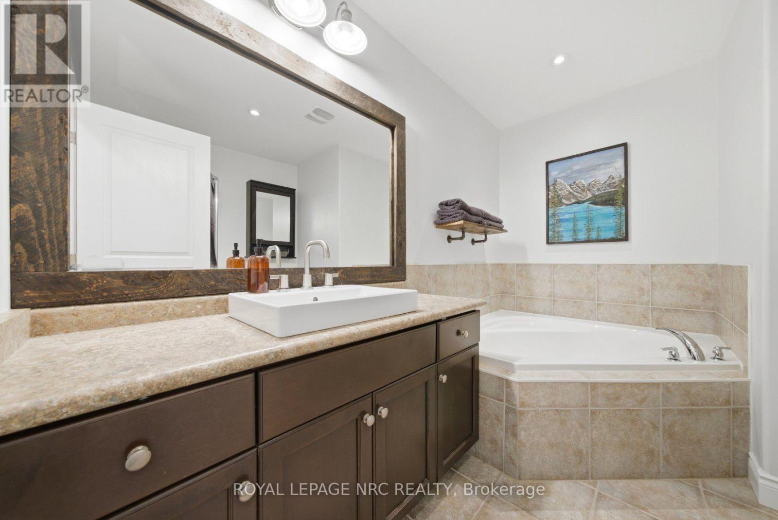 4873 Adam Court, Lincoln, Ontario  L3J 1M5 - Photo 29 - X13579268