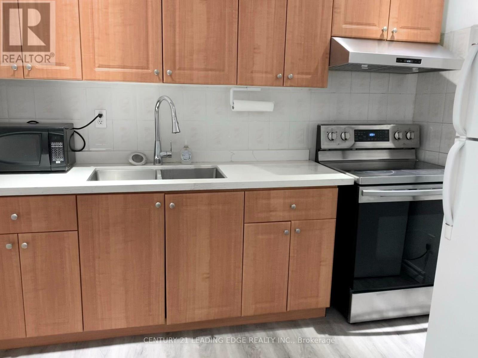 Main Level Back - 30 Huron Street, Toronto, Ontario M5T 2A3 - Photo 2 - C13579346