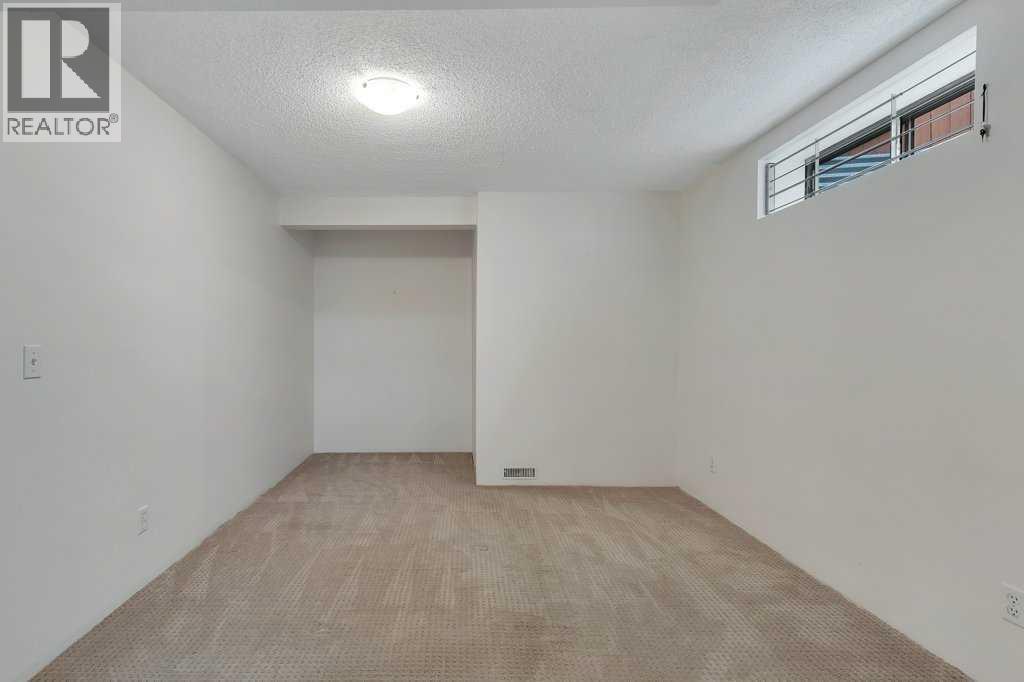 96 Valley Brook Circle NW, Calgary, Alberta  T3B 5S2 - Photo 33 - A2330313