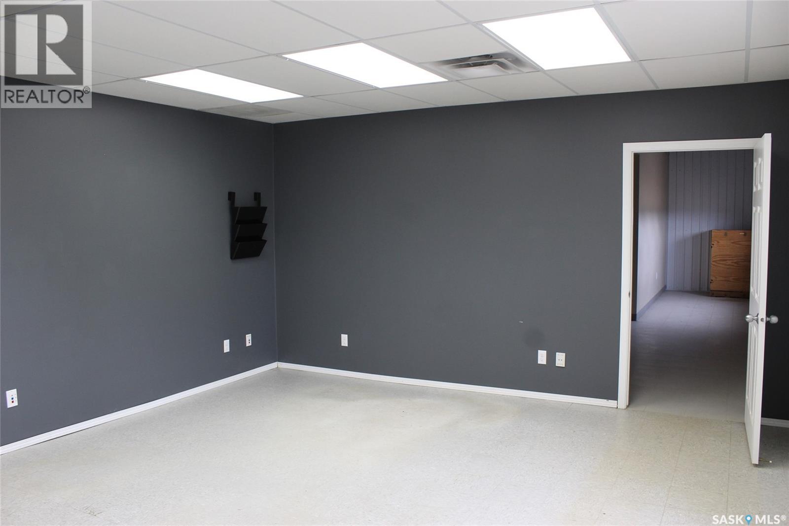 701 37 Highway, Shaunavon, Saskatchewan  S0N 2M0 - Photo 21 - SK042729