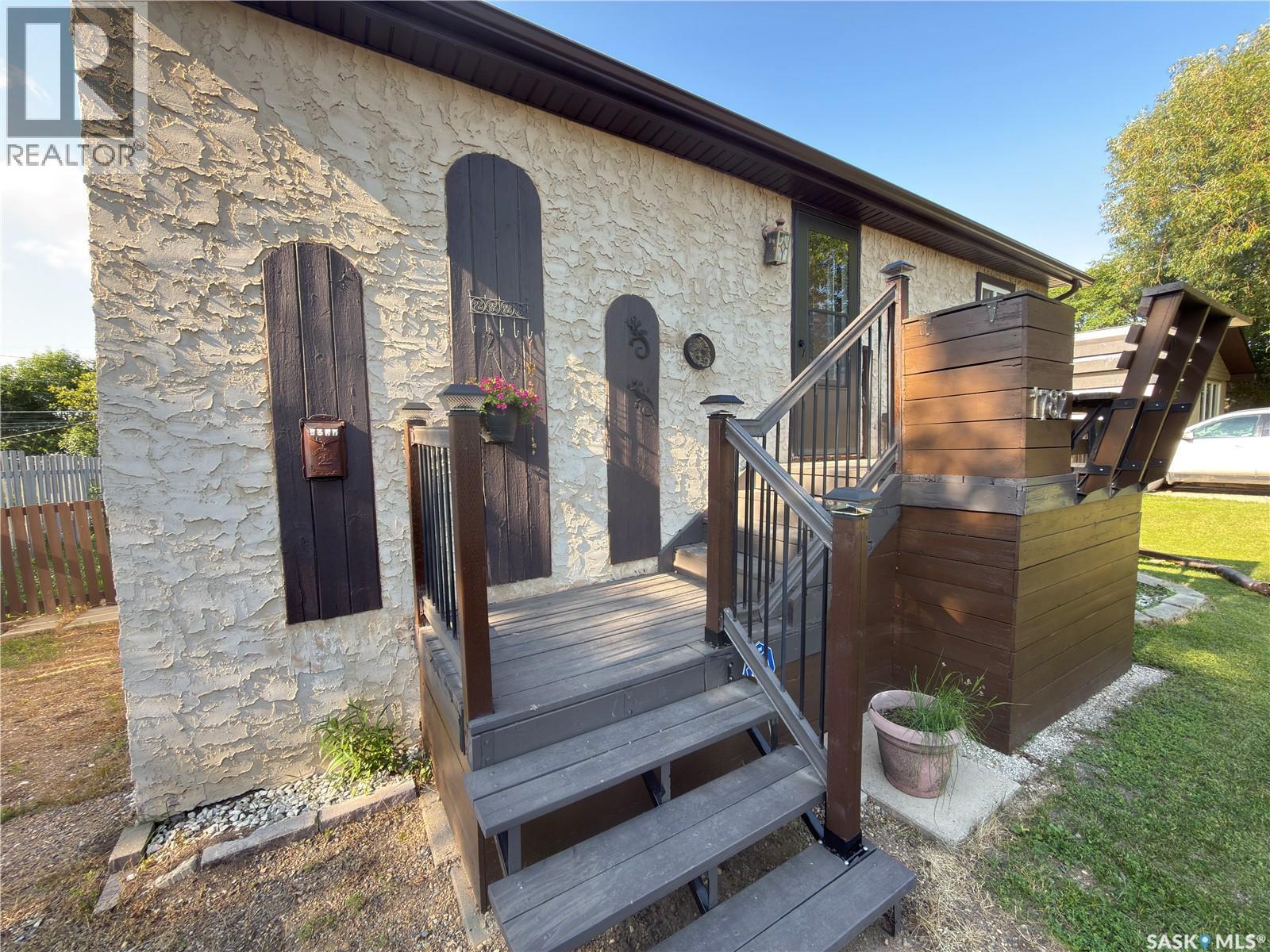 1782 14th Street W, Prince Albert, Saskatchewan  S6V 3N8 - Photo 2 - SK042916