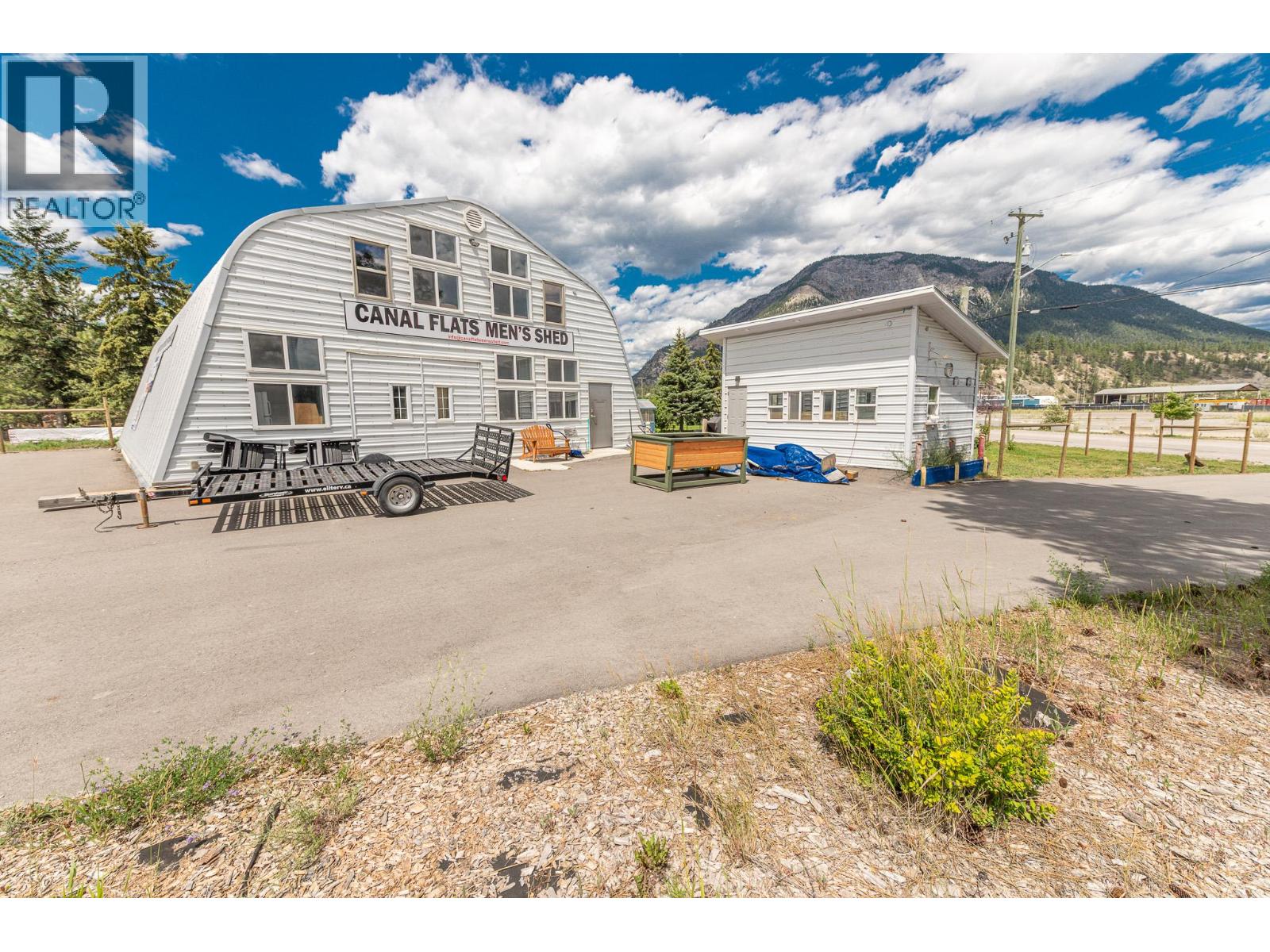 9115 93/95 Highway, Canal Flats, British Columbia  V0B 1B0 - Photo 1 - 10394316