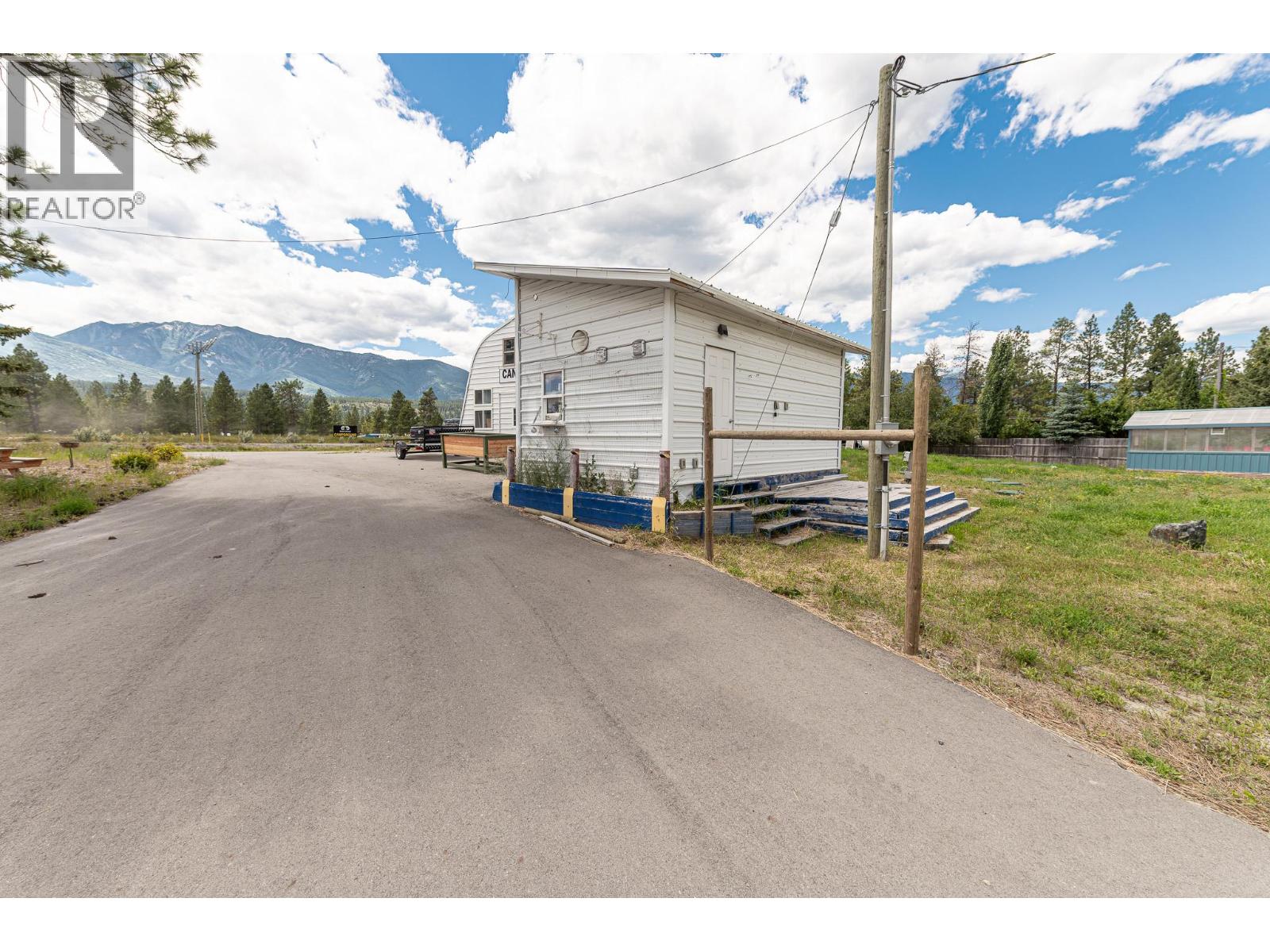 9115 93/95 Highway, Canal Flats, British Columbia  V0B 1B0 - Photo 15 - 10394316