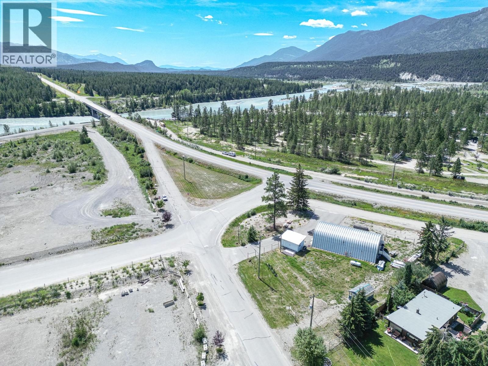 9115 93/95 Highway, Canal Flats, British Columbia  V0B 1B0 - Photo 3 - 10394316