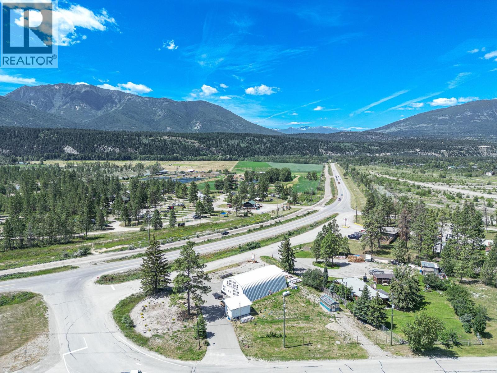 9115 93/95 Highway, Canal Flats, British Columbia  V0B 1B0 - Photo 4 - 10394316