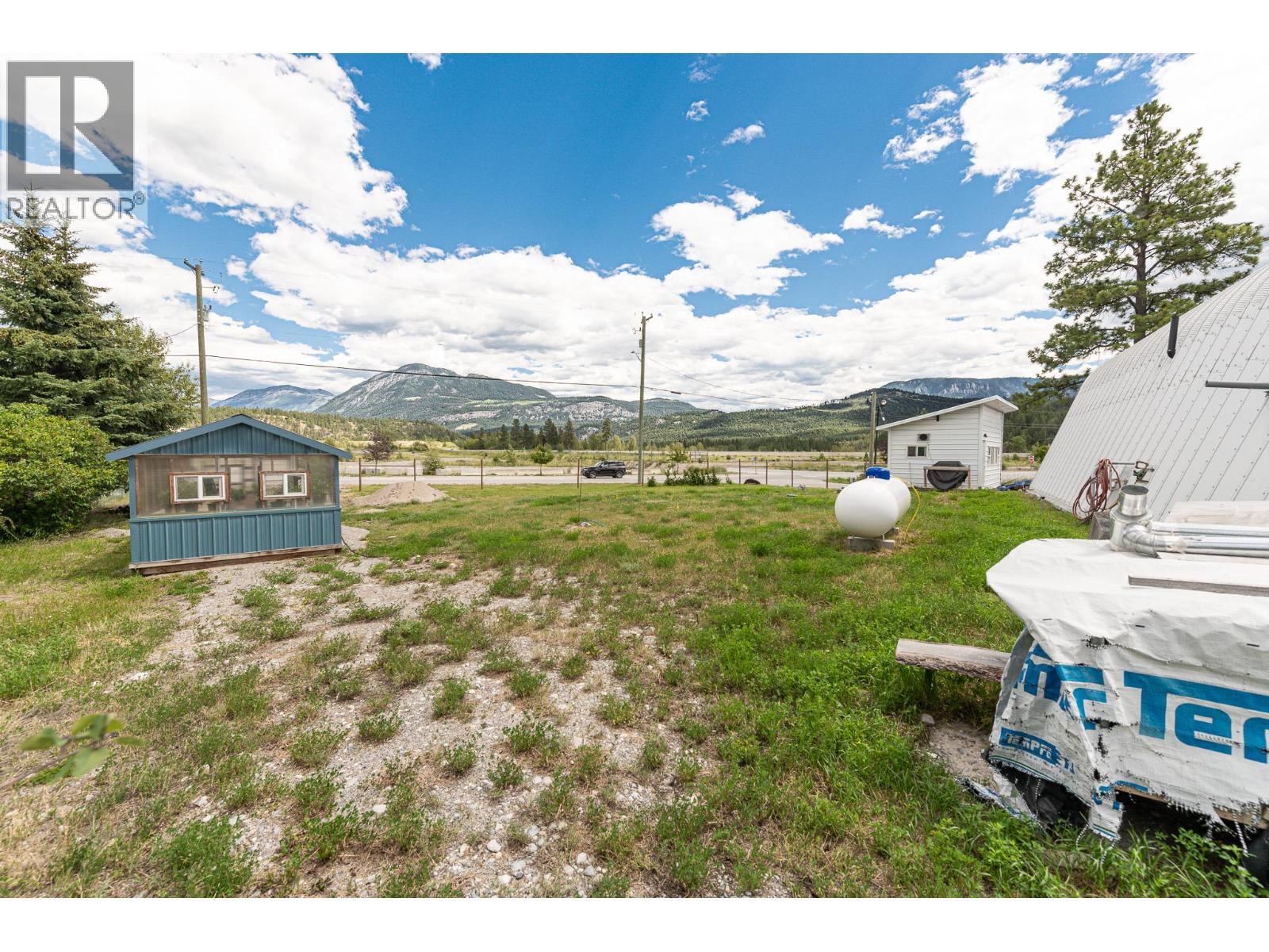 9115 93/95 Highway, Canal Flats, British Columbia  V0B 1B0 - Photo 16 - 10394316