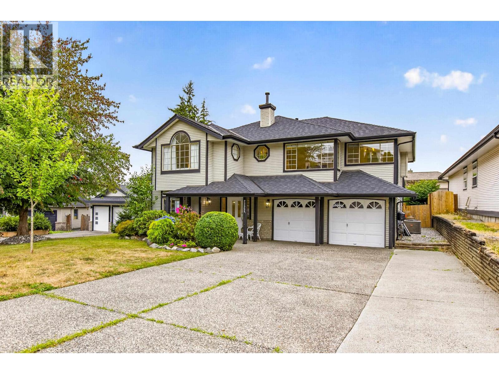 23555 108 Avenue, Maple Ridge, British Columbia V2W 1B1 - Photo 2 - R3147581
