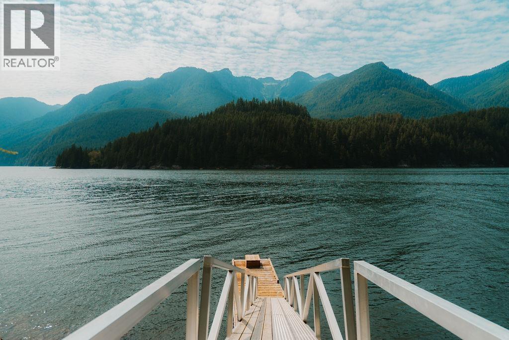 14 E Croker Island, North Vancouver, British Columbia V0V 0V0 - Photo 2 - R3147587