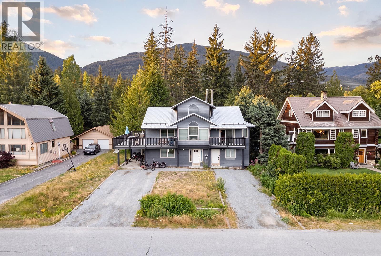 6447 Balsam Way, Whistler, British Columbia V8E 0C5 - Photo 2 - R3147596