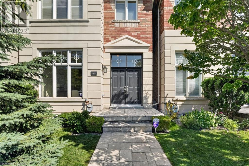 5203 Preservation Circle, Mississauga, Ontario  L5M 7T3 - Photo 3 - 40845915