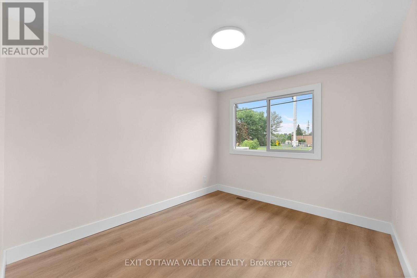 5 Selkirk Street, Petawawa, Ontario  K8H 1N8 - Photo 16 - X13579448