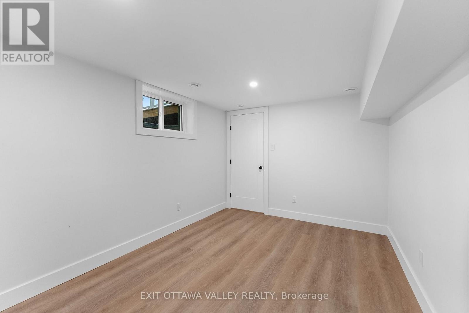 5 Selkirk Street, Petawawa, Ontario  K8H 1N8 - Photo 20 - X13579448