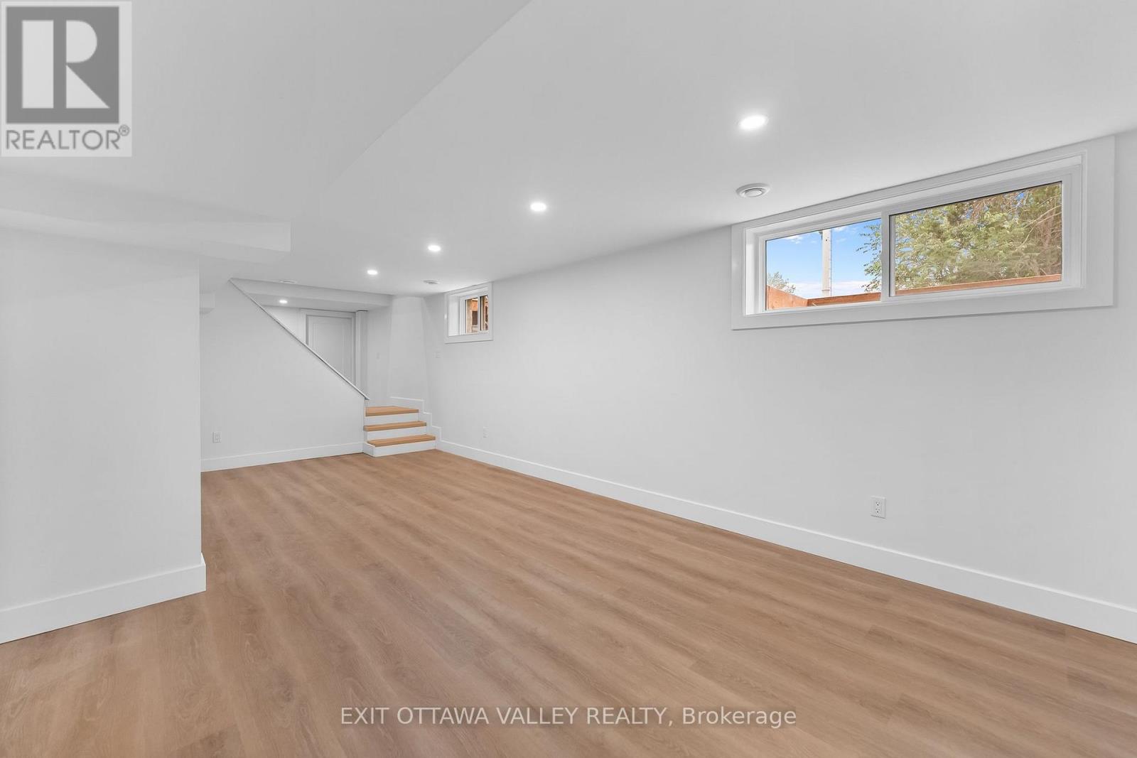 5 Selkirk Street, Petawawa, Ontario  K8H 1N8 - Photo 25 - X13579448