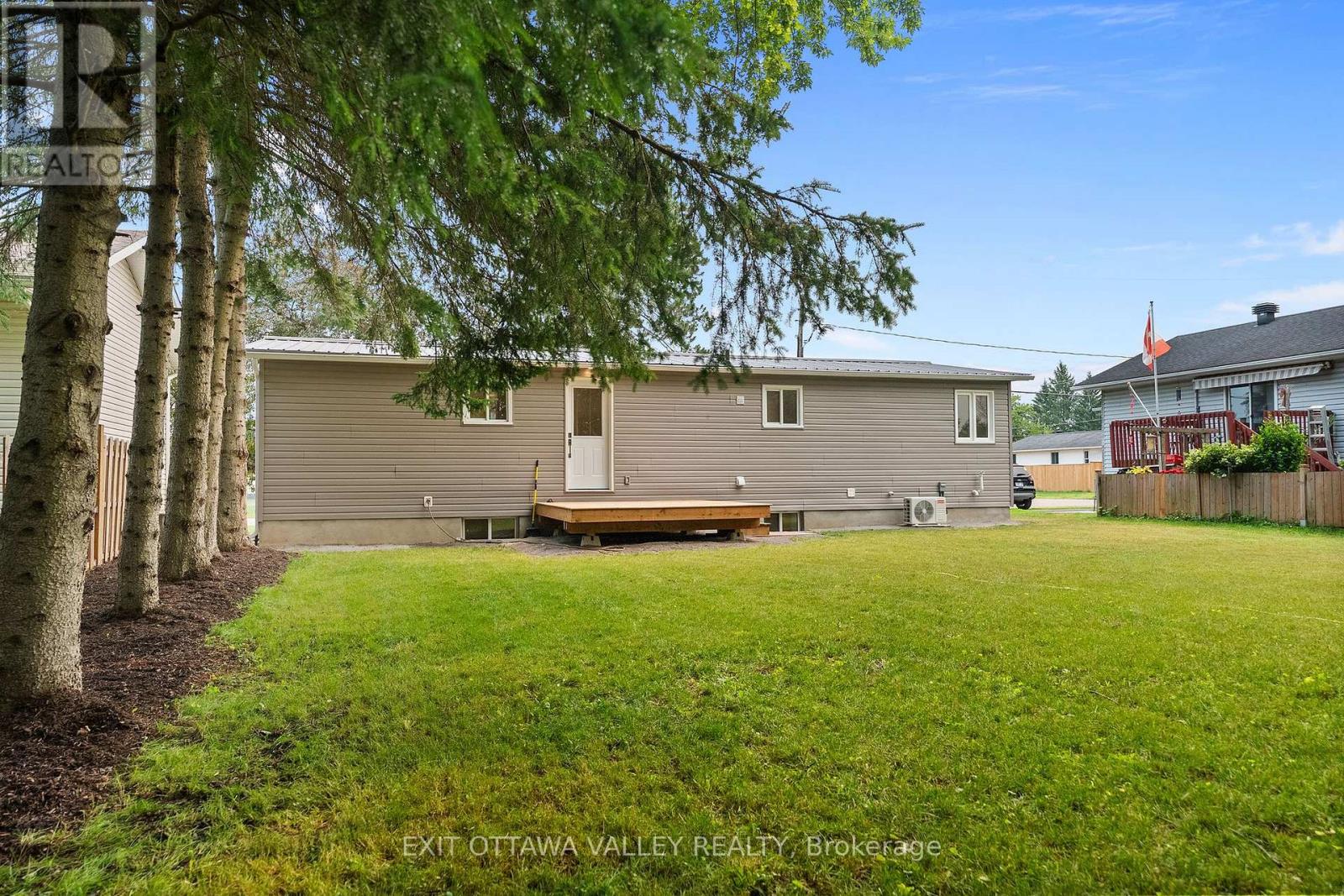 5 Selkirk Street, Petawawa, Ontario  K8H 1N8 - Photo 32 - X13579448