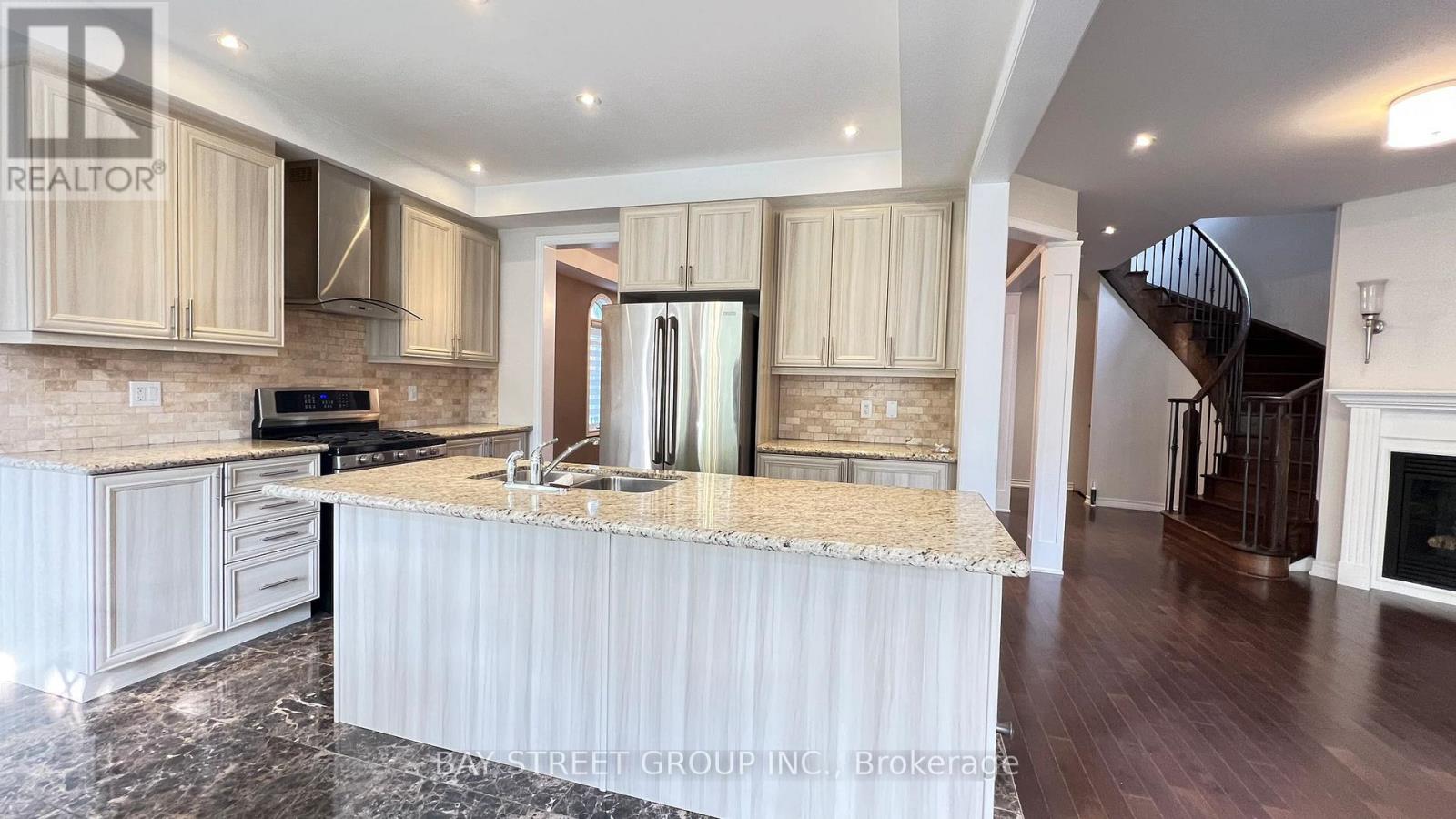 116 Riding Mountain Drive, Richmond Hill, Ontario  L4E 0V1 - Photo 15 - N13579494