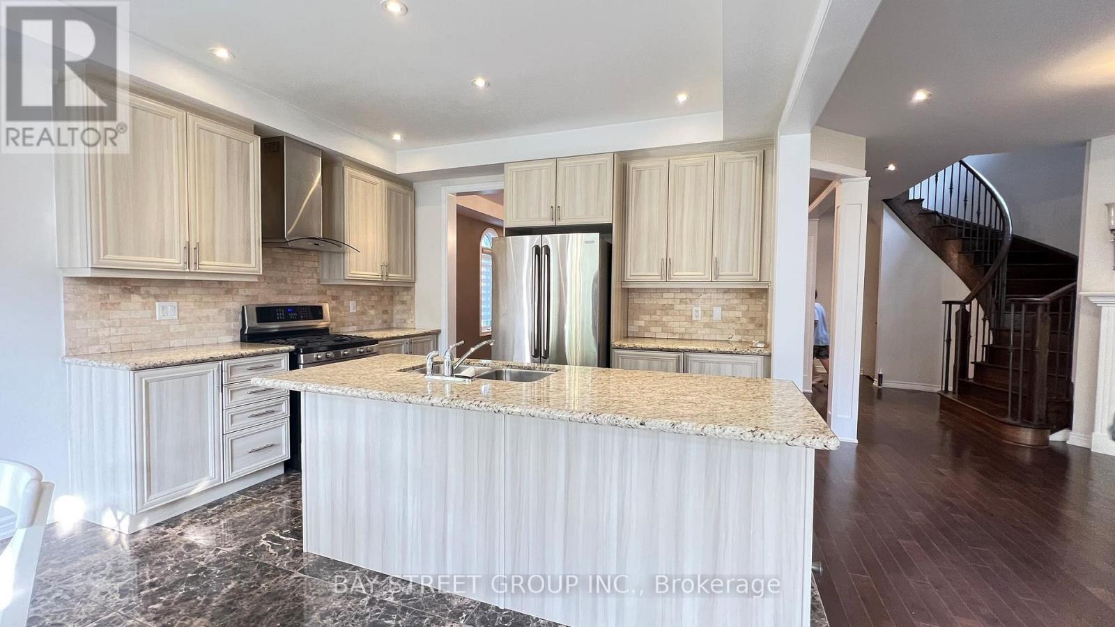 116 Riding Mountain Drive, Richmond Hill, Ontario  L4E 0V1 - Photo 16 - N13579494