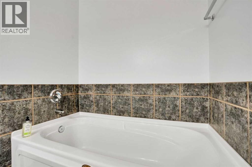 6 Discovery Woods Villas SW, Calgary, Alberta  T3H 5A6 - Photo 18 - A2323139